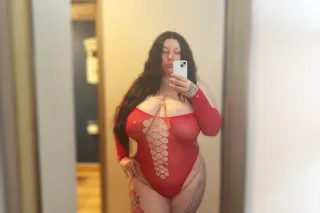 zoeyyyy, thick, wet n ready😉