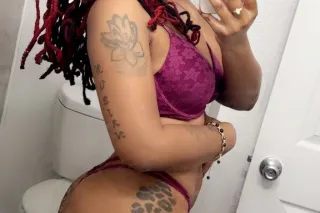 wet 💦💦 tight 😽and ready for you babe 🥹💜🤞🏾 photo 5