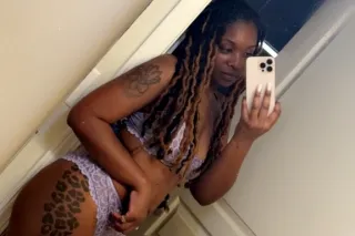 wet 💦💦 tight 😽and ready for you babe 🥹💜🤞🏾 photo 6