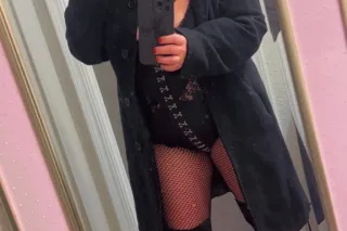 Hey Dadddy!! cum let Sunni brighten your day. You know you deserve it.!