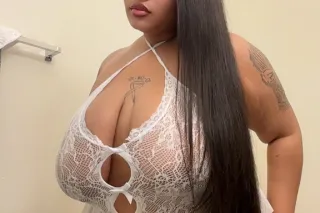 I LOOK BETTER THAN HER ☝🏽 AND HER👇🏽 photo 3