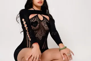 💋 NEW IN TOWN! 💋 photo 3