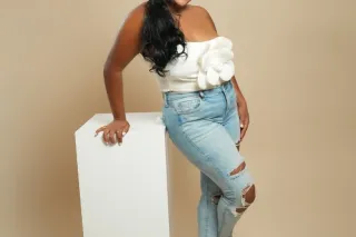 Hi, I'm 28 years old, new here, hello friends🥰🥰🥰