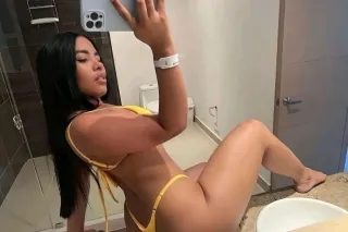 Hola soy una hermosa latina disponible en este momento