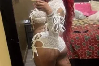 Beautiful Latina available for you now, no rush or games. photo 2