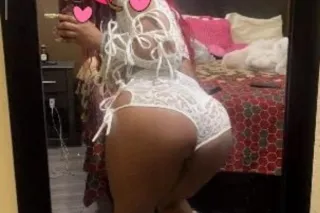 Beautiful Latina available for you now, no rush or games.