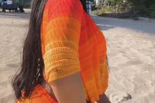 hot girl available right now photo 2