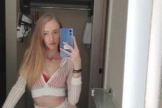 petite and ready to meet photo 9