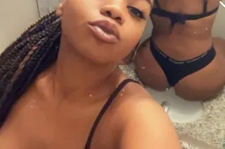 come see me baby 💋💋