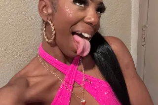 OUTCALL ANYONE🤑 CATCH me INSIDE💕 COLD OUT I WANT TO CUM ALL OVER😏 photo 2