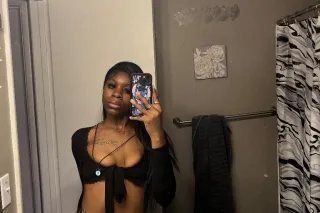 come see destiny , wet and wild papii😘 ask for my deals today , dont miss out photo 2