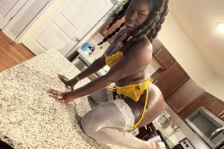 FIRST TIME HERE an JUST VISITING FOR THE NIGHT IM LOOKING FOR A FUN TIME an TO BE TREATED AS A GODDESS photo 4