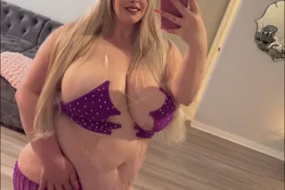 im new here curvy blonde w size f tits westshore area 💕