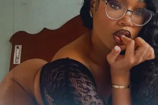 Cute Nerdy Girl With Dangerous Curves 😏😋 INCALL AND CAR DATES ‼