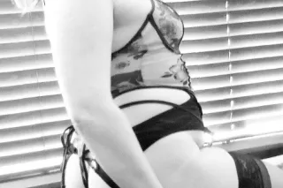 Geeky Blond Girl-Next-Door In A Petite Pin-Up Package! ✷ Upscale, Discreet & Highly Reviewed! ✷ GFE ✷ Massage ✷ Fetish ✷ IN/OUT photo 7