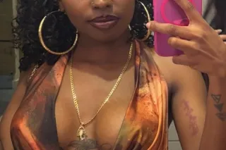 SEXY PETITE BROWNSKIN CUBANITA photo 2