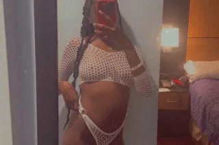 💦DADDY CAN I BE YOUR CHOCOLATE SLUT 🥹 SLIM SUBMISSIVE KELLY AVAILABLE FOR YOU 🍭 📍