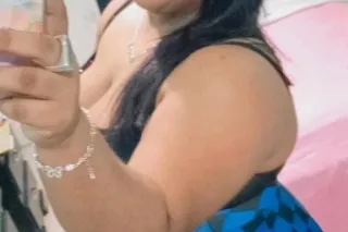 I'm available—I'm a sexy, discreet, and hot girl.