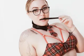 THICK, TEMPTING, AND WORTH IT 💵🥂 photo 3
