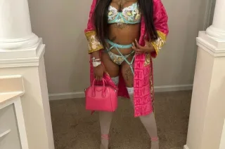🍑🍑SOFT JUICY SLIM THICK BEAUTY🥴🤤😍