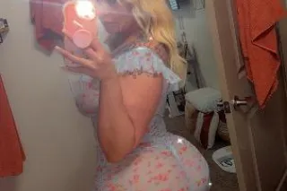 Big Booty Blonde Ready To Have Some Fun 🍑💦