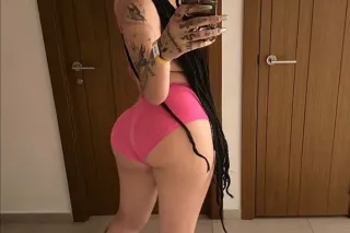 “Perfect body and irresistible curves” photo 6