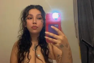 Sexy thick latina waiting to please you 😘🥰