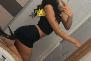 Pretty Petite Princess😍Bubble Butt 🫧Clean Classy🧼🥂Cum Have Fun With Princess😊 photo 9