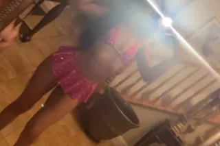 Pretty Petite Princess😍Bubble Butt 🫧Clean Classy🧼🥂Cum Have Fun With Princess😊