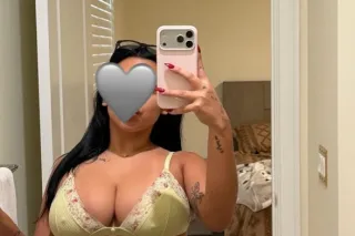 Hola soy una hermosa latina disponible en este momento 😍😍 photo 3