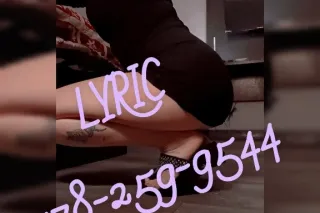 💋 Lyric is on the ISLAND 💋 photo 2