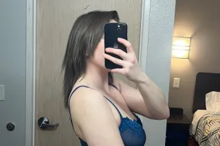 Quirky brunette with an ass you sure won't forget. photo 3