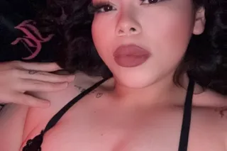 Thick latina with a phat pretty pussy! photo 4
