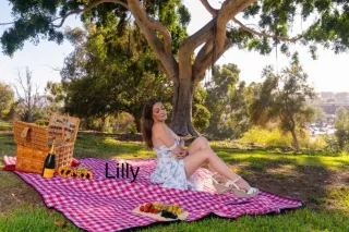Sexy Sweet Petite Treat Now Visiting photo 3