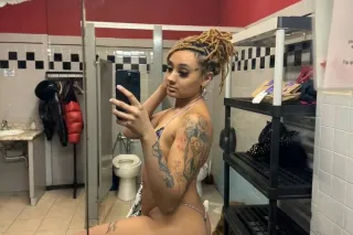petite redbone 😘 photo 4