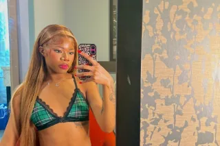 pretty petite w a phatt ah ! 🫣 photo 3