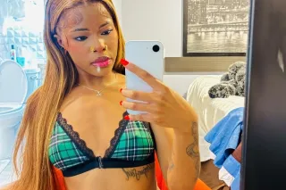 pretty petite w a phatt ah ! 🫣 photo 7