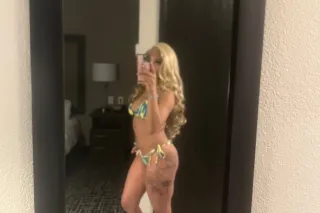 Slim Petite ready to cater photo 3