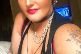 “Curvy, classy, and available right now for an unforgettable private escape. photo 3