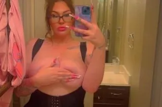 💋 Nude Vids/Pics Available