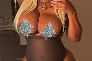 Let Me Make Your Dick Messy💦Visiting One Night Only🔥 I Disappear Fast💅🏾
