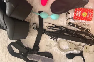 I'm Pearl. im pretty petite and tatted. stripper turned college grad. All donations go to paying for my masters degree! incall hillcrest. domme, massage and vanilla services
