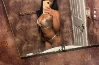 OUTCALLS ONLY 1HR+ 😉 i got the fattest PU$$Y 😻 SWEET AS PIE 😋👅 BETTER THAN HER ↙ & HER ↘