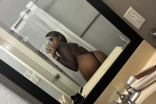 come see me baby 💦💦😩 .. 2 girls 💗.