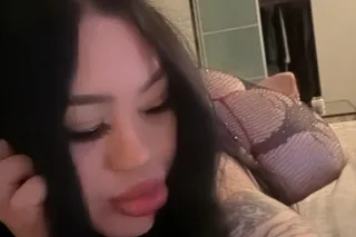 Horny pink pussy mami waiting for you to cum fuck her 🫦💦 photo 9