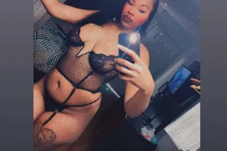 CATCH ME WHILE IM HERE 😏🧞♀🥂💋 photo 5