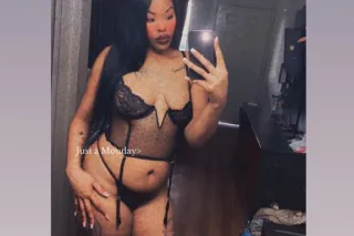 CATCH ME WHILE IM HERE 😏🧞♀🥂💋 photo 7