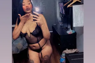 CATCH ME WHILE IM HERE 😏🧞♀🥂💋 photo 9