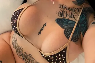 2 SEXY CURVY TATTED LATINAS 👩🏻👩🏻 photo 3