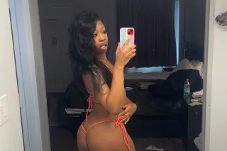 😏🥰🪬 SLIM WITH ASS😌